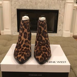 Nine West Hudsen Faux Fur Chelsea Boot. Size 6.